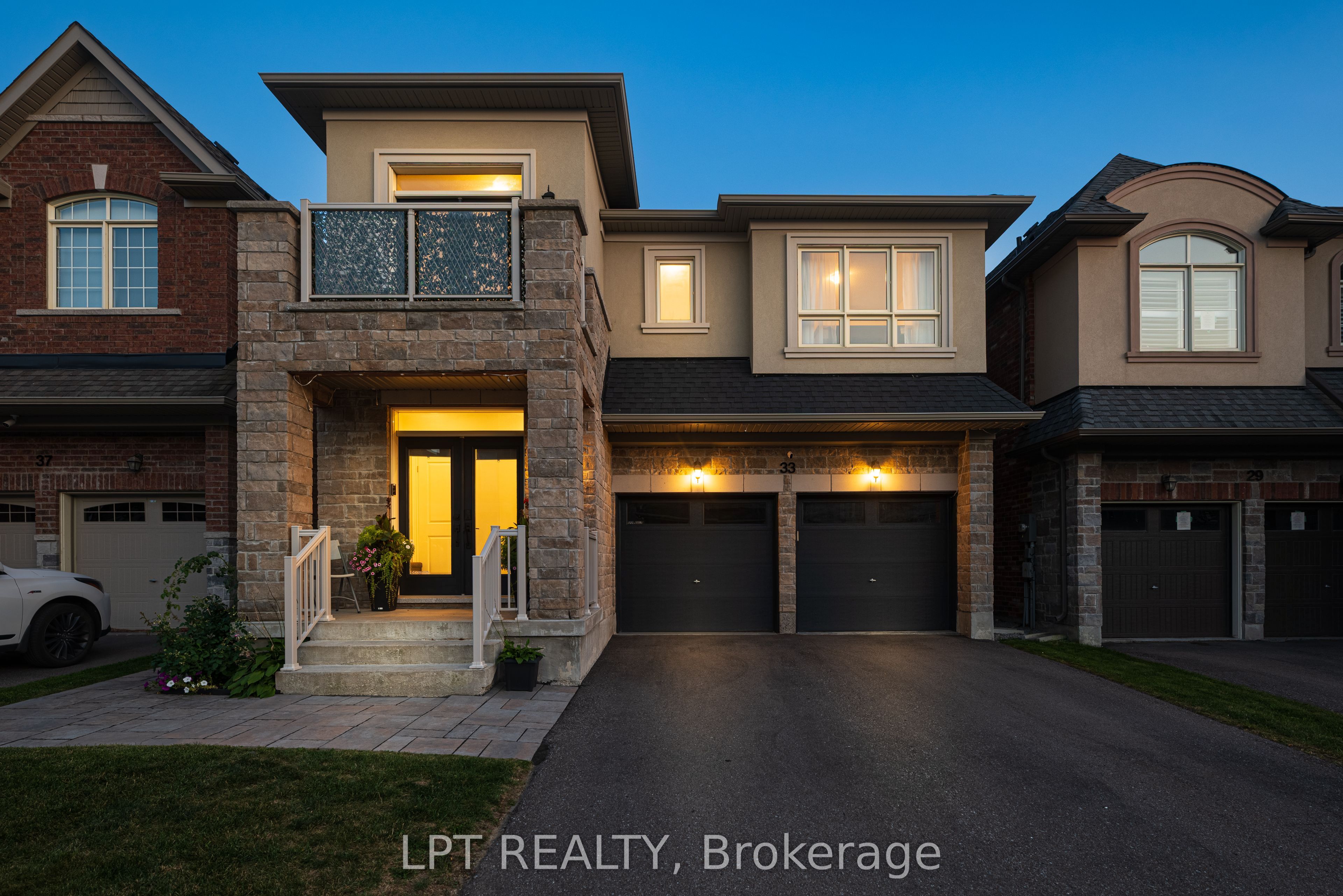 33 Mondial Crescent