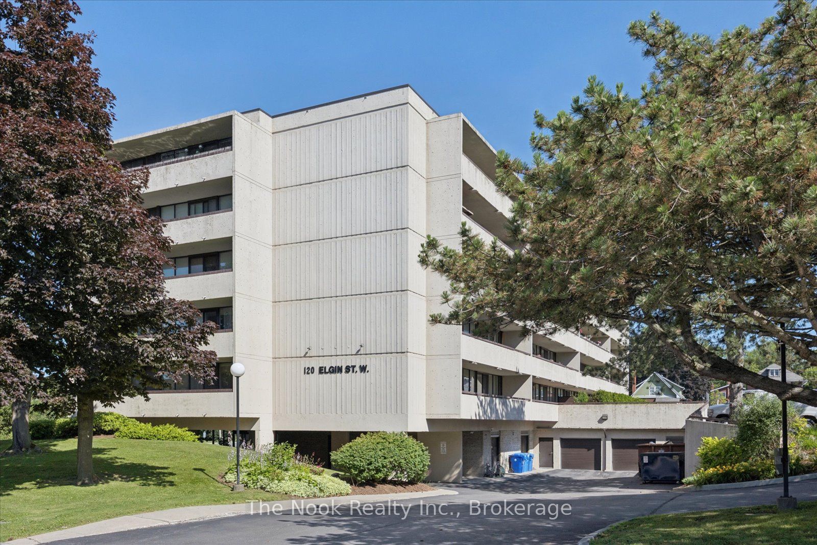 120 Elgin Street W