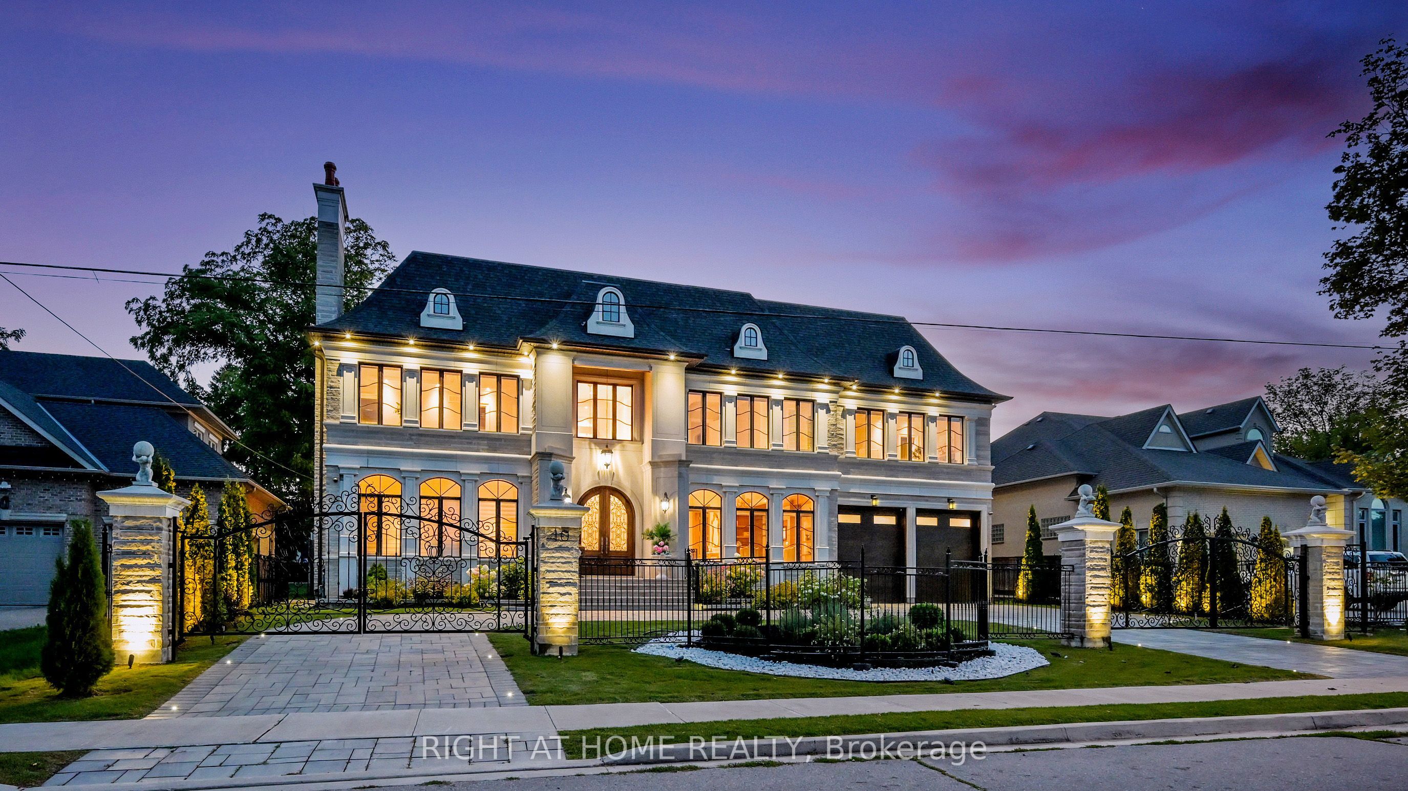 10 Yongeview Avenue