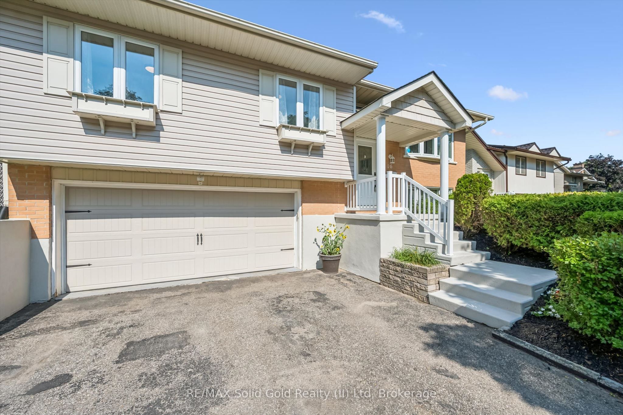 16 Nipigon Street