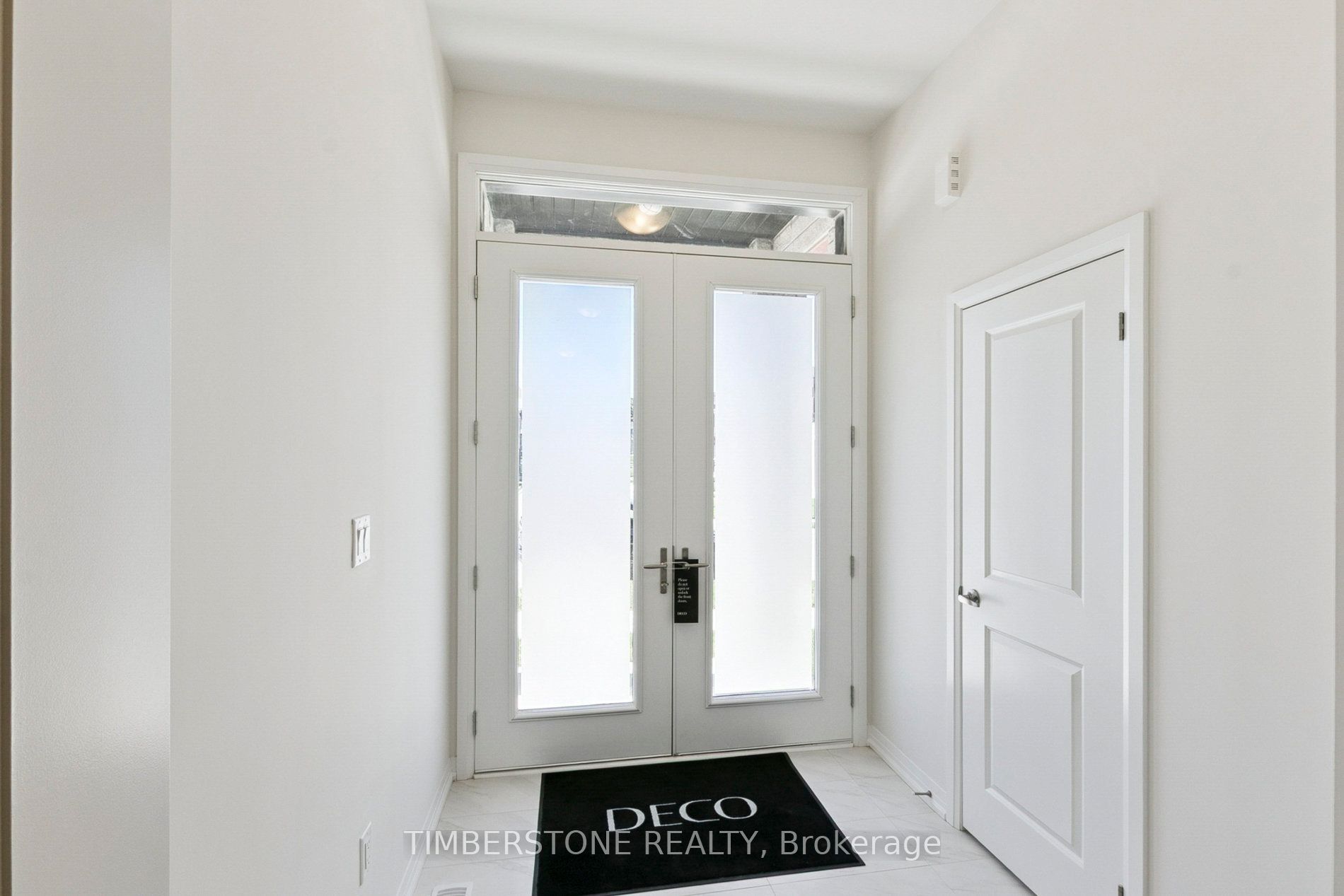 1813 Narcissus Gardens