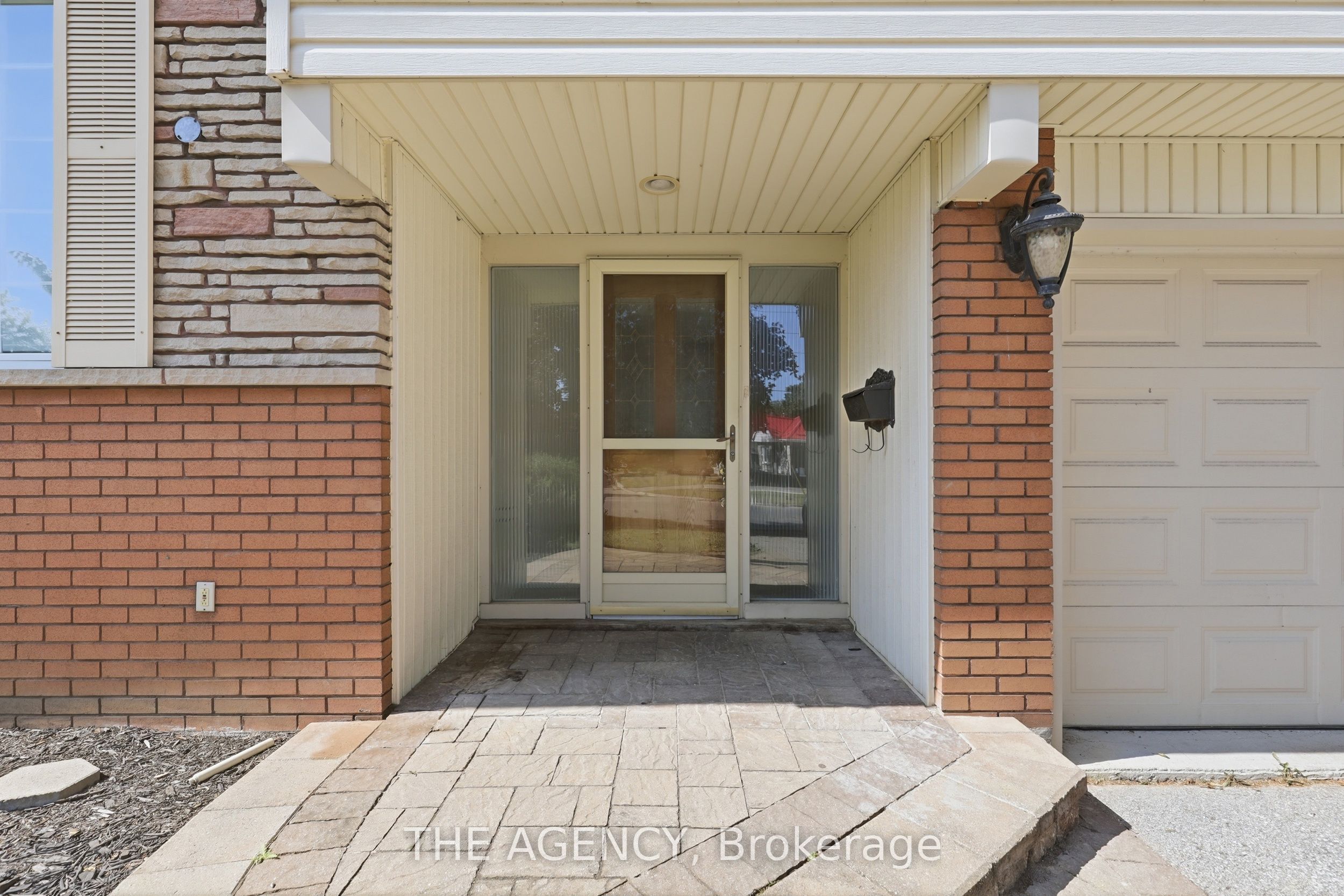 364 Adelaide Avenue E