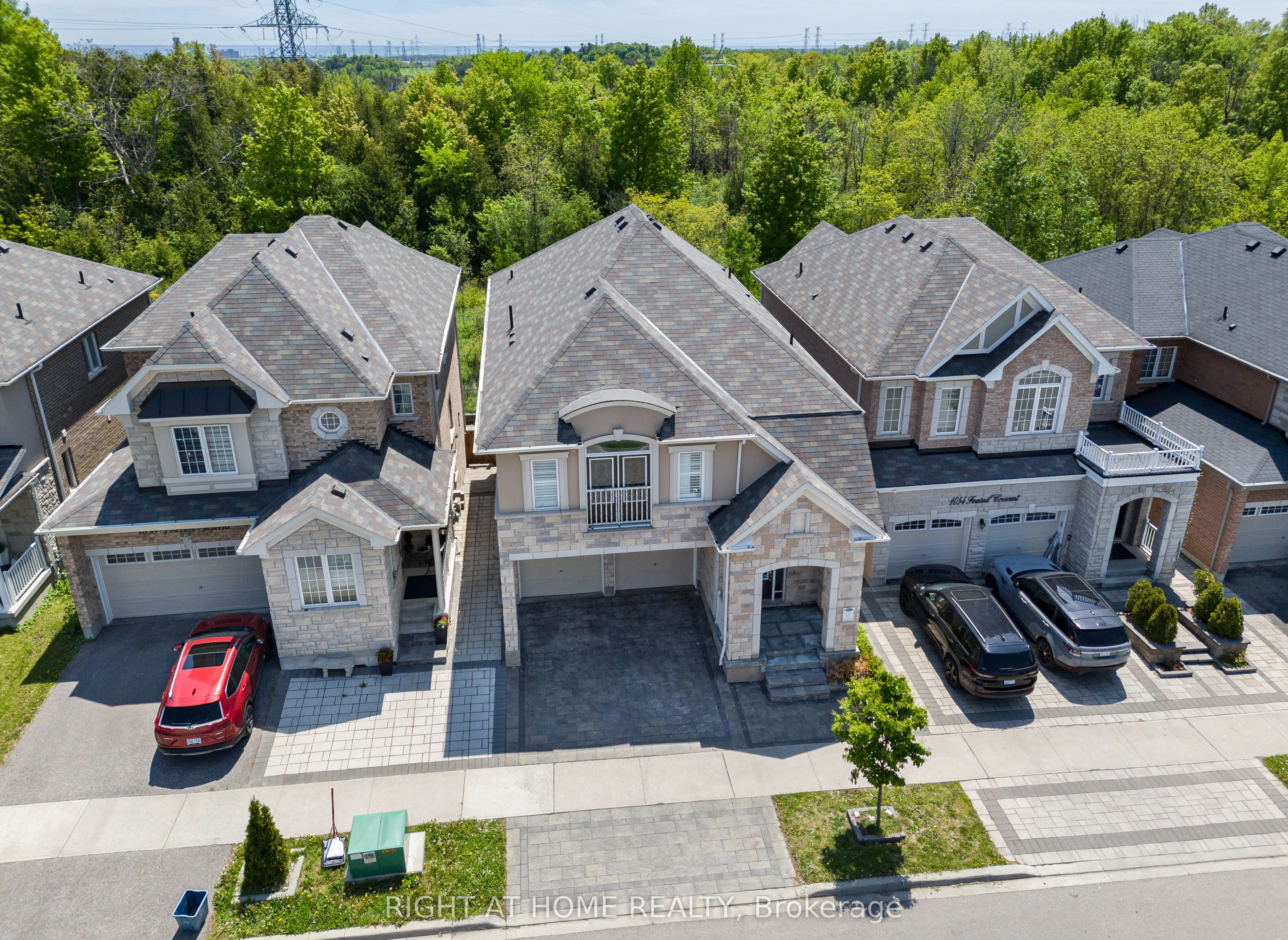 1056 Foxtail Crescent