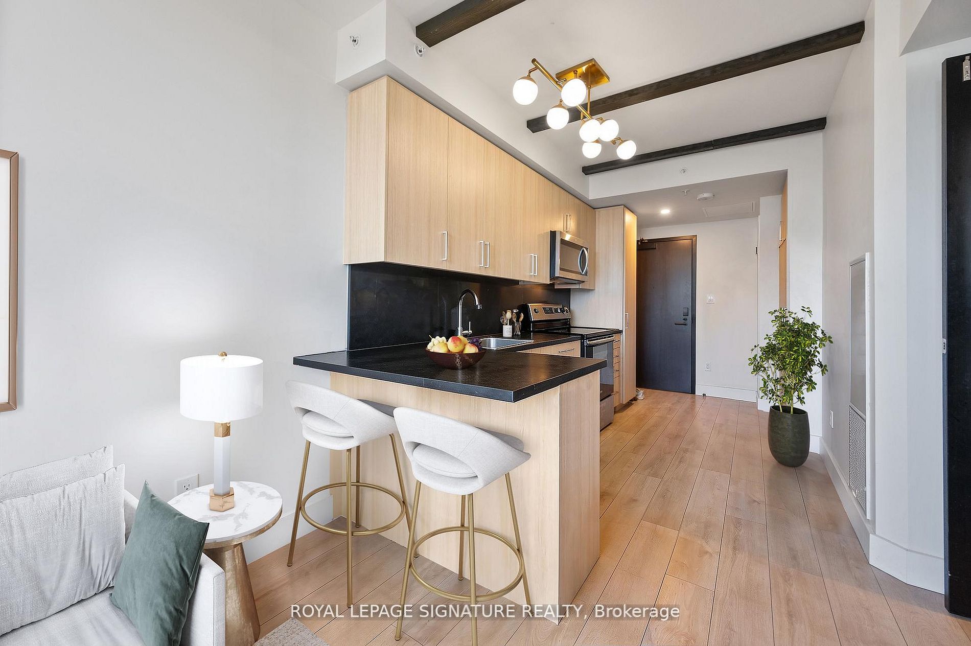 145 Columbia Street W 1135