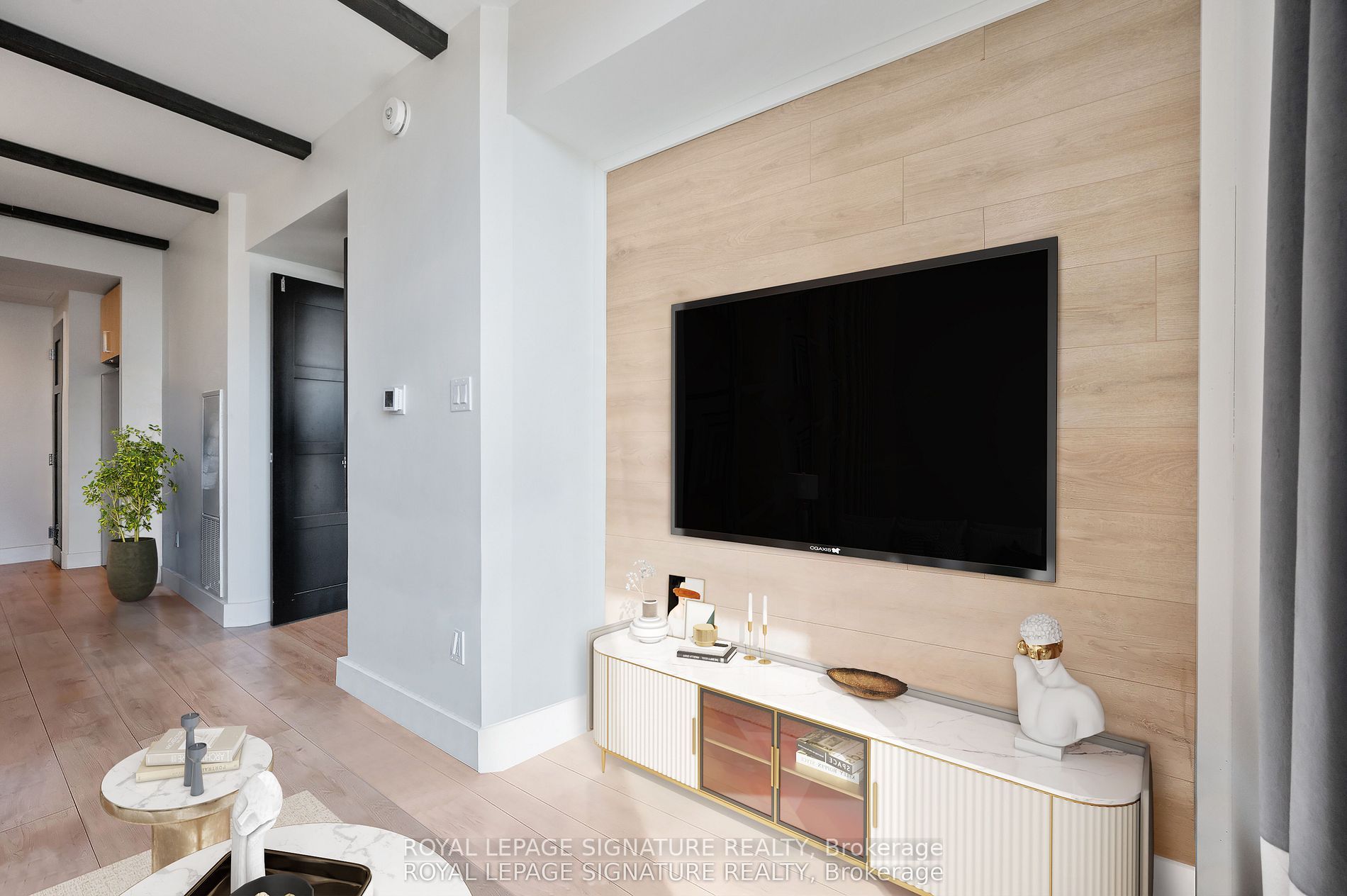 145 Columbia Street W 1135