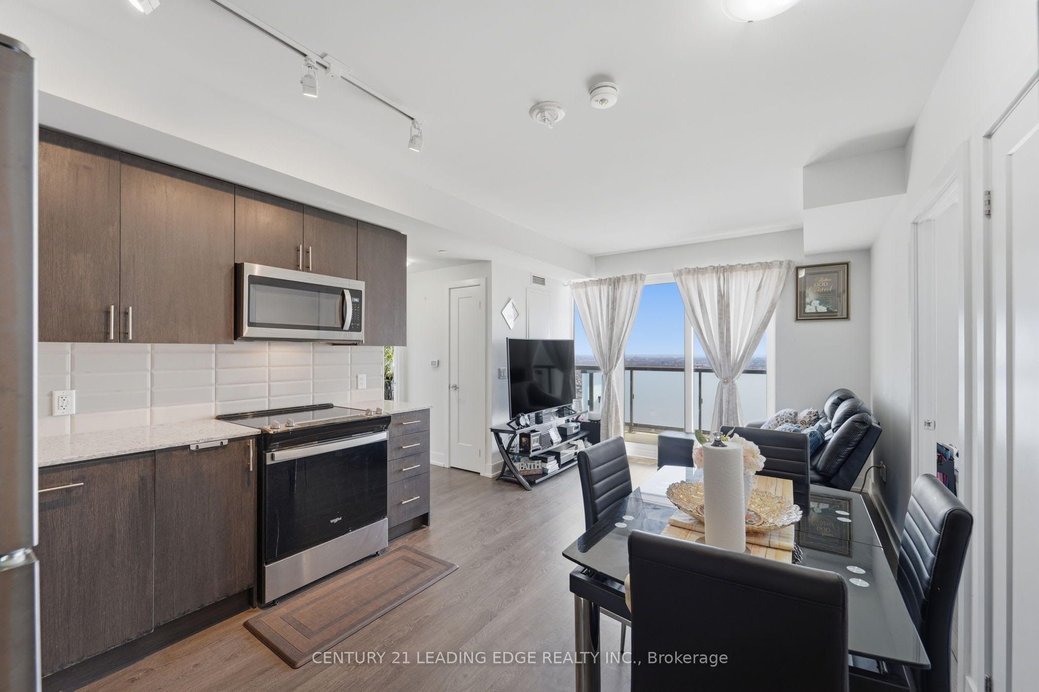 2550 Simcoe Street N 2516
