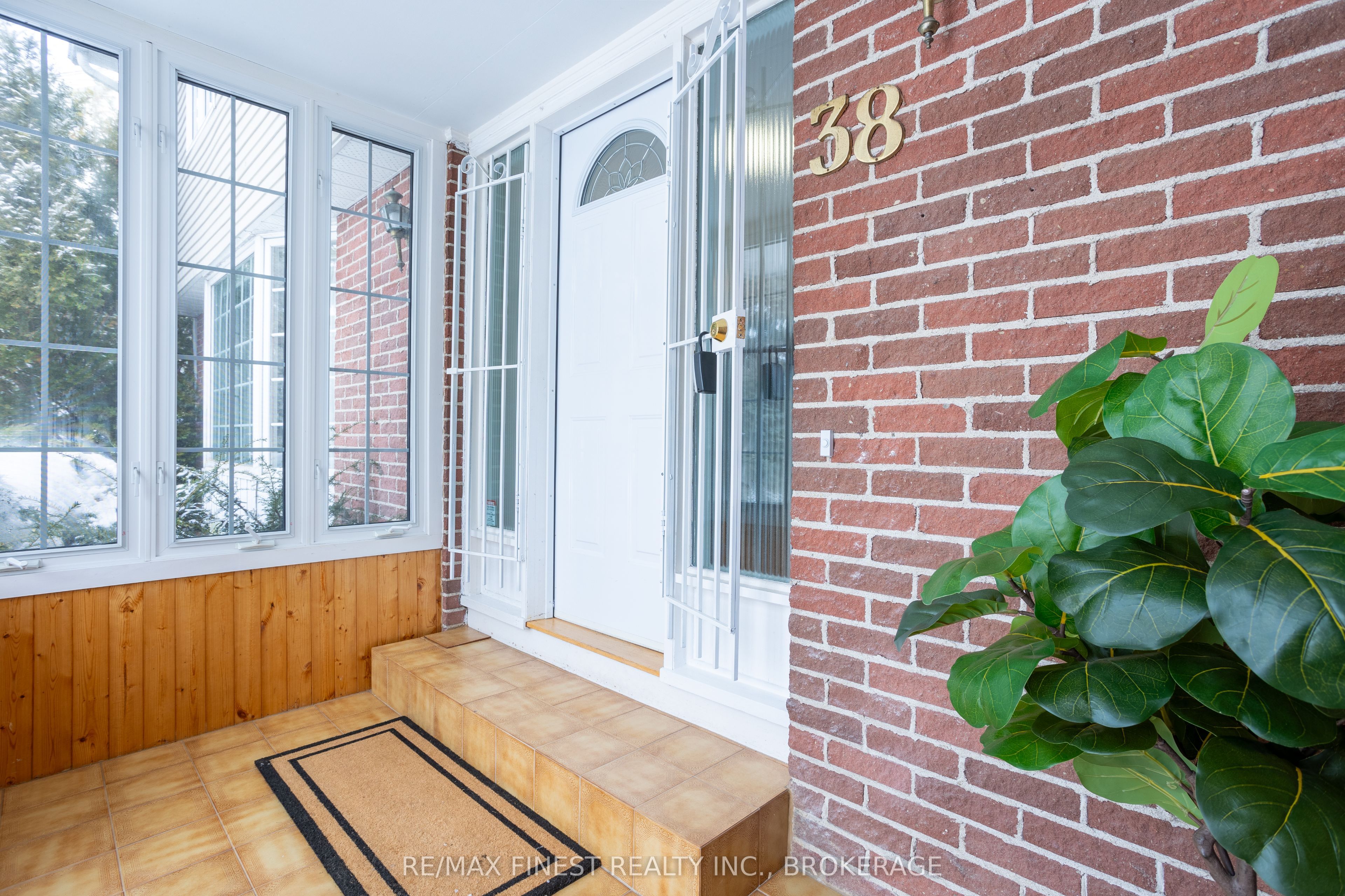 38 Lakeland Point Drive