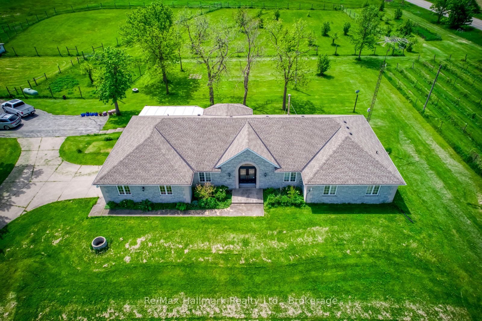 232 Eighth Road E