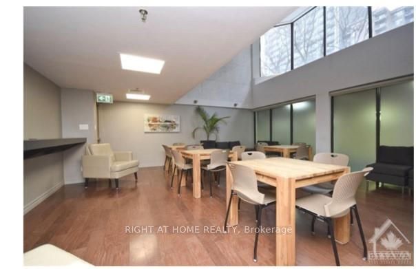 470 Laurier Avenue W 706