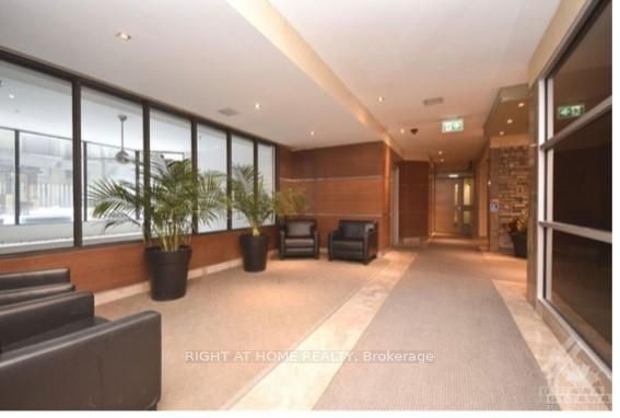 470 Laurier Avenue W 706