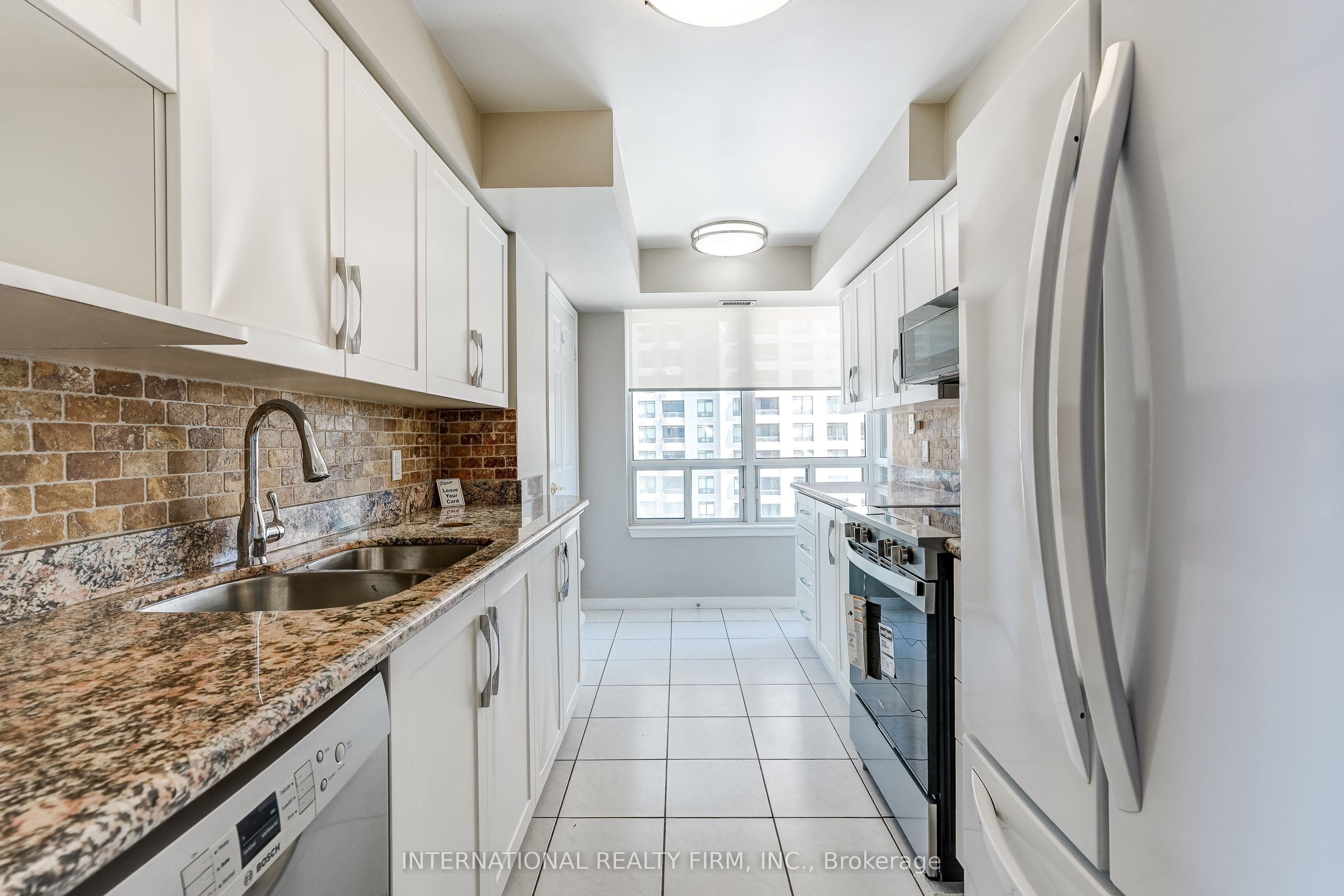 8 Hillcrest Avenue 906