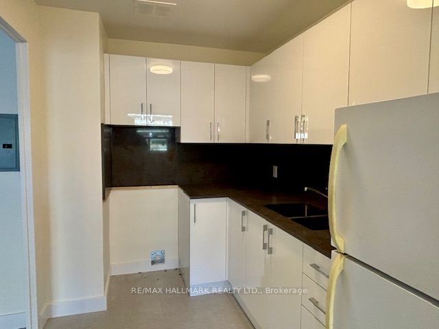 515 North Service Road 2-109