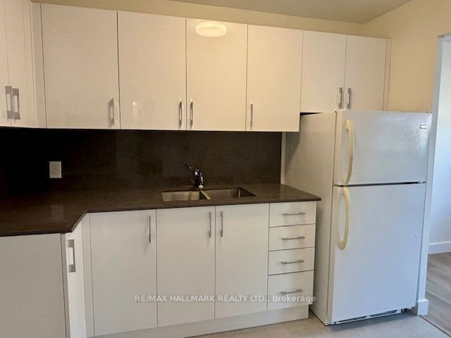 515 North Service Road 2-109