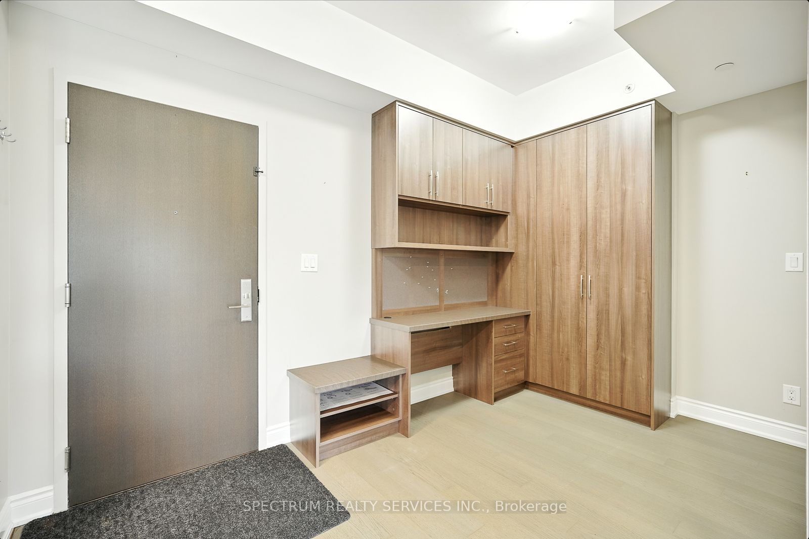 86 Woodbridge Avenue 411