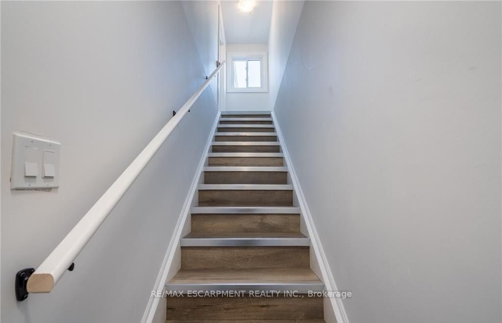 4289 Mountain Street