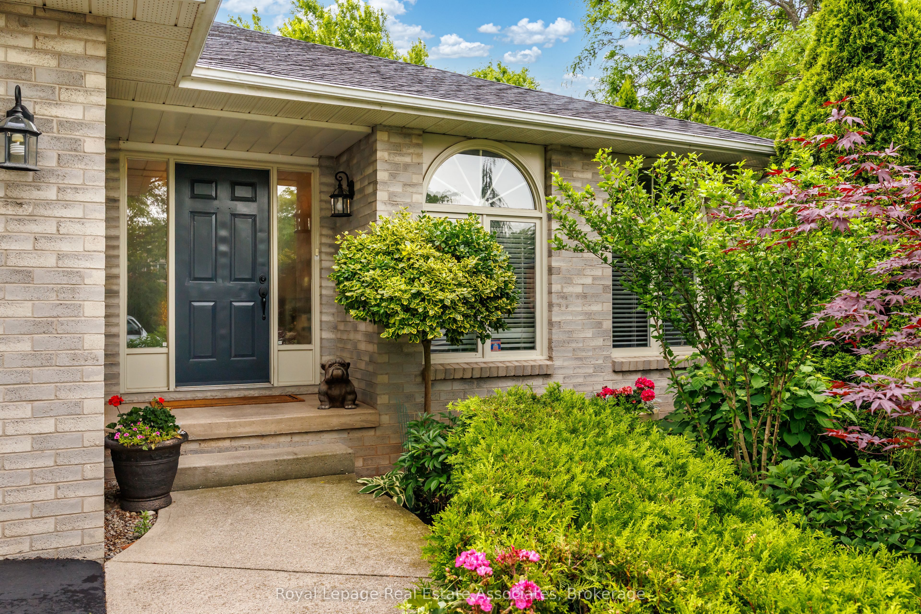 537 MATHEWMAN Crescent