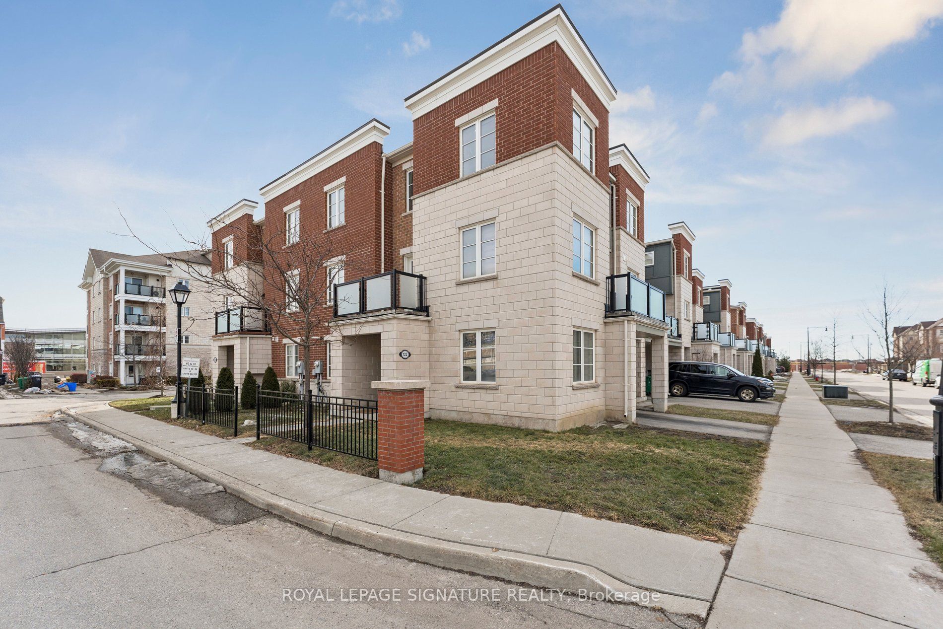 122 Baycliffe Crescent