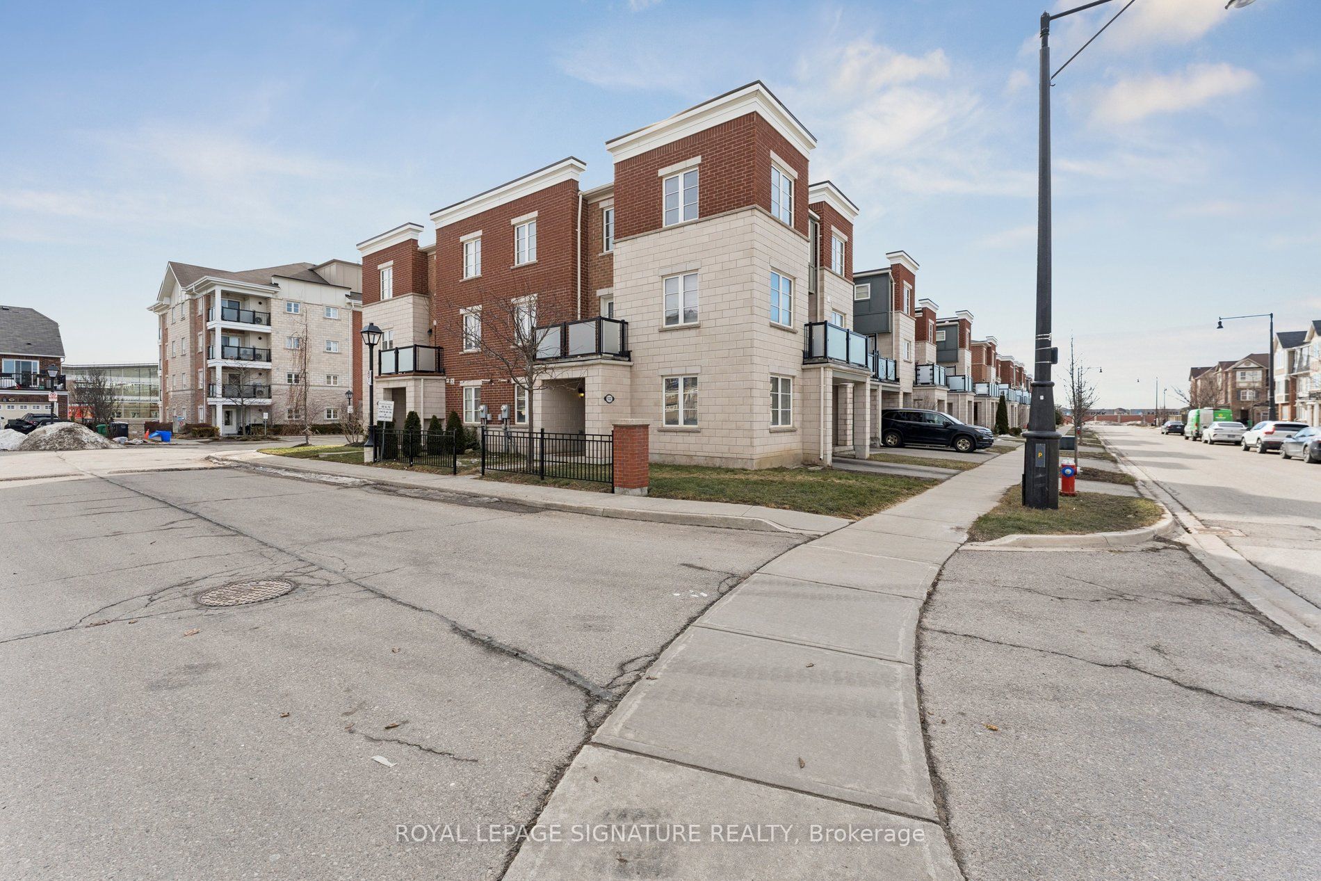 122 Baycliffe Crescent