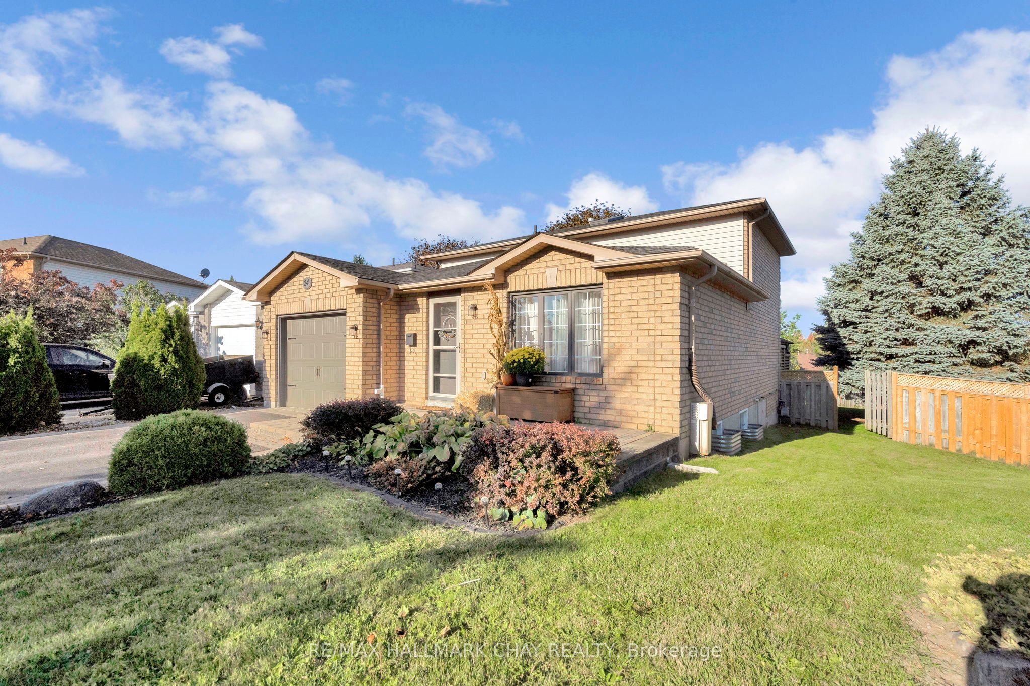 24 RUNDLE Crescent