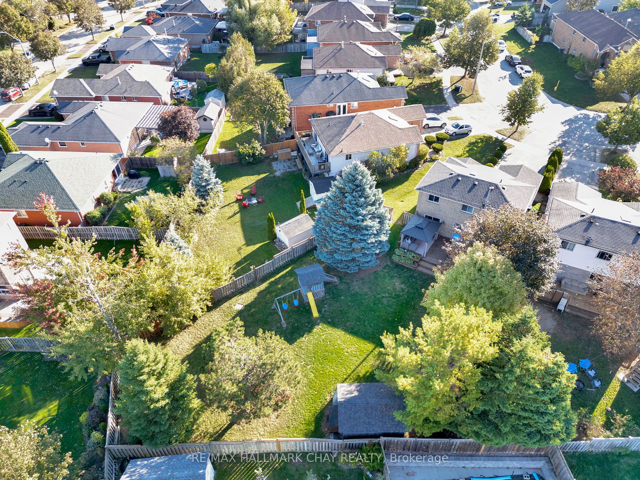 24 RUNDLE Crescent