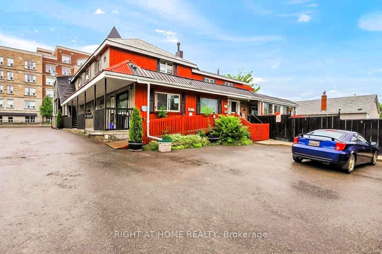 10 The Queensway N/A S