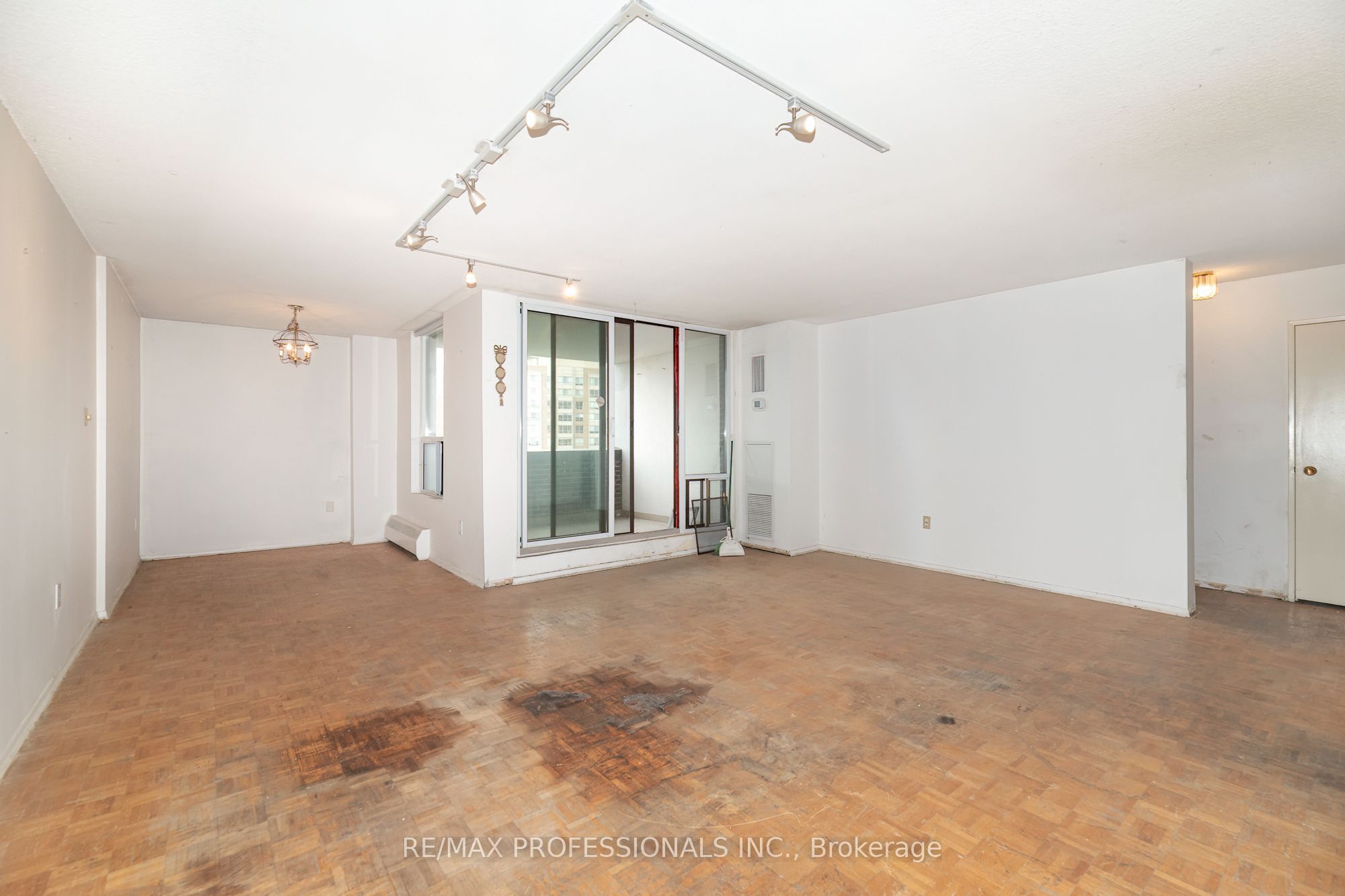 1515 Lakeshore Road 708