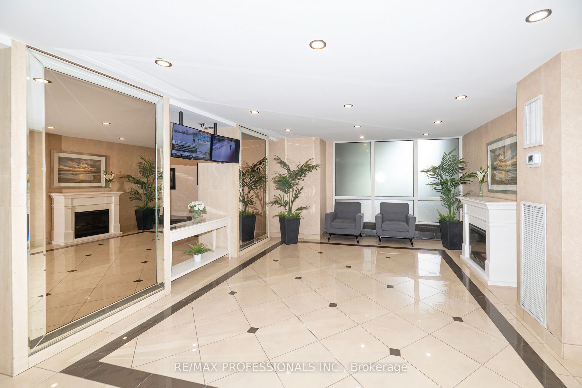 1515 Lakeshore Road 708
