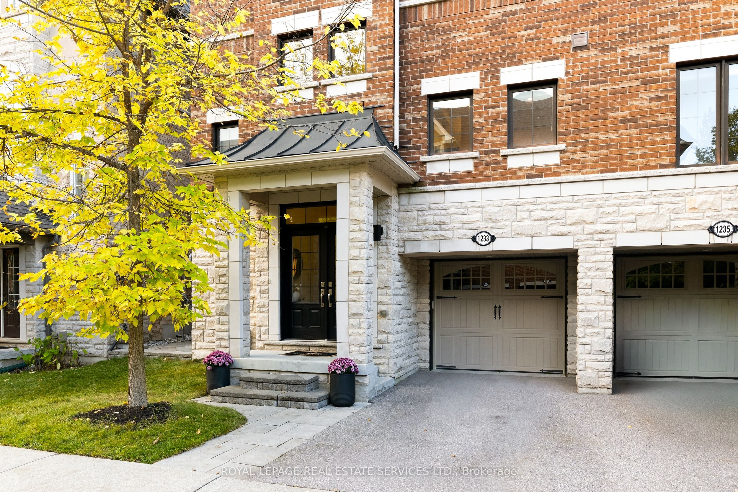 1233 Azinger Lane
