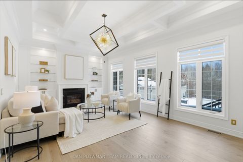 36 Blenheim Circle Whitby ON L1P 0E3