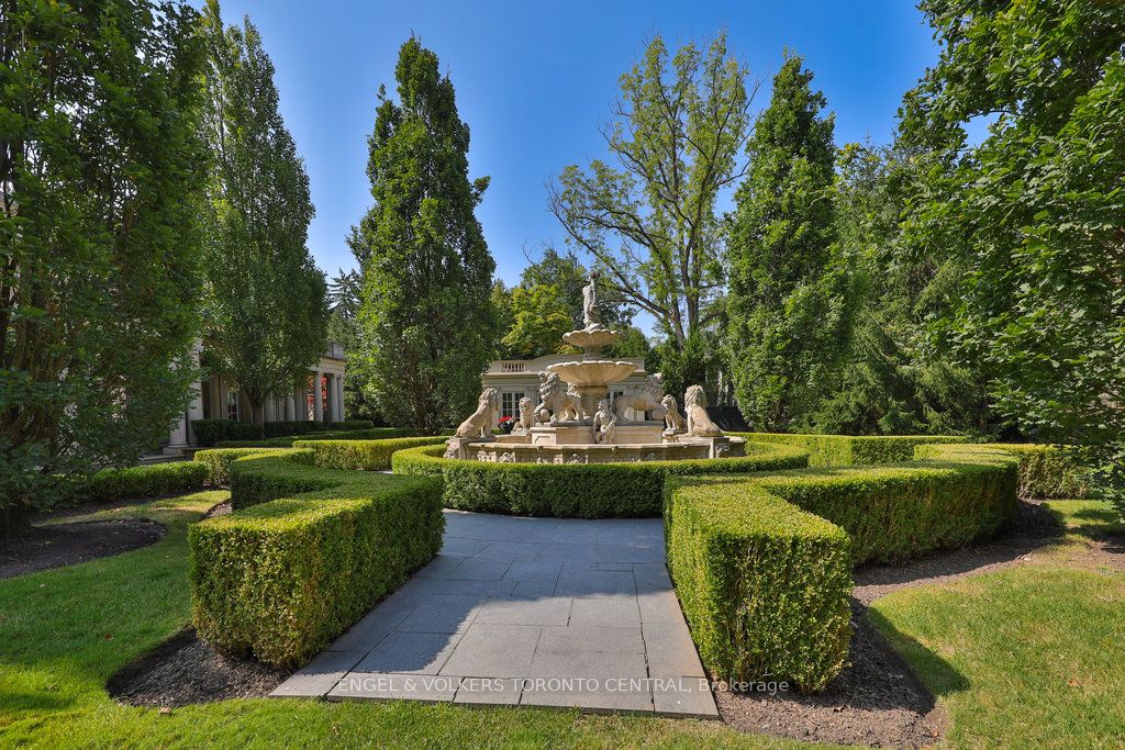 489 Lakeshore Road E