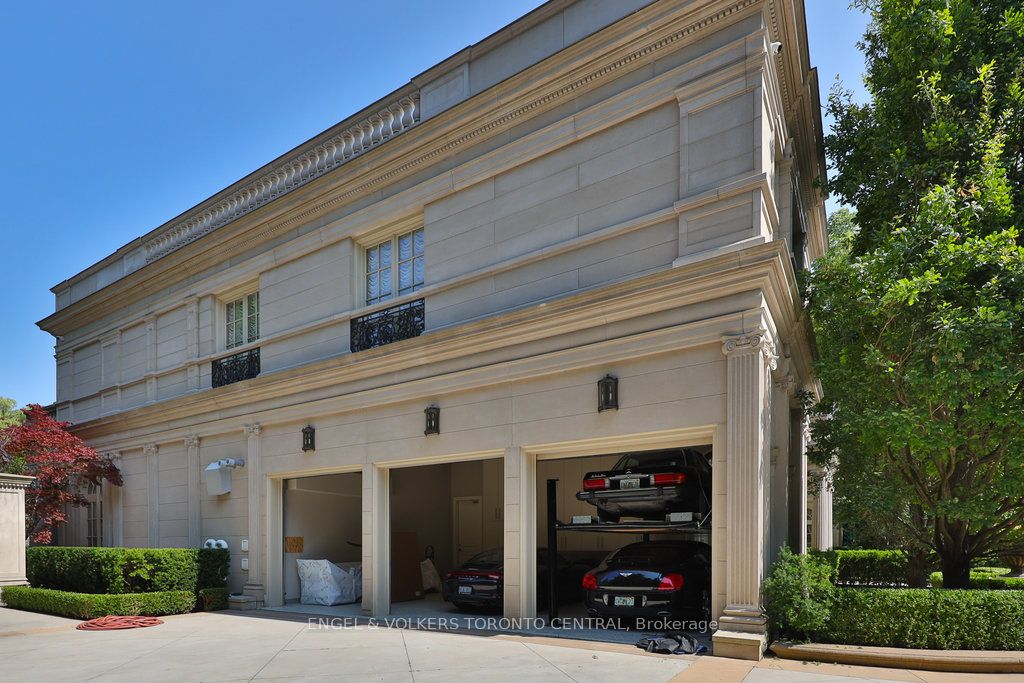489 Lakeshore Road E