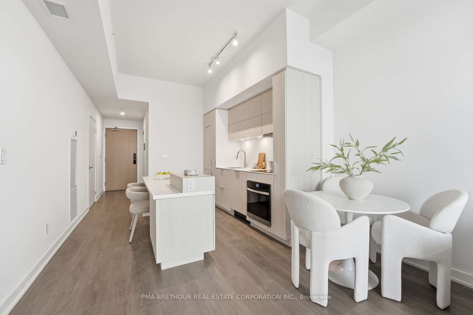 370 Martha Street 2602