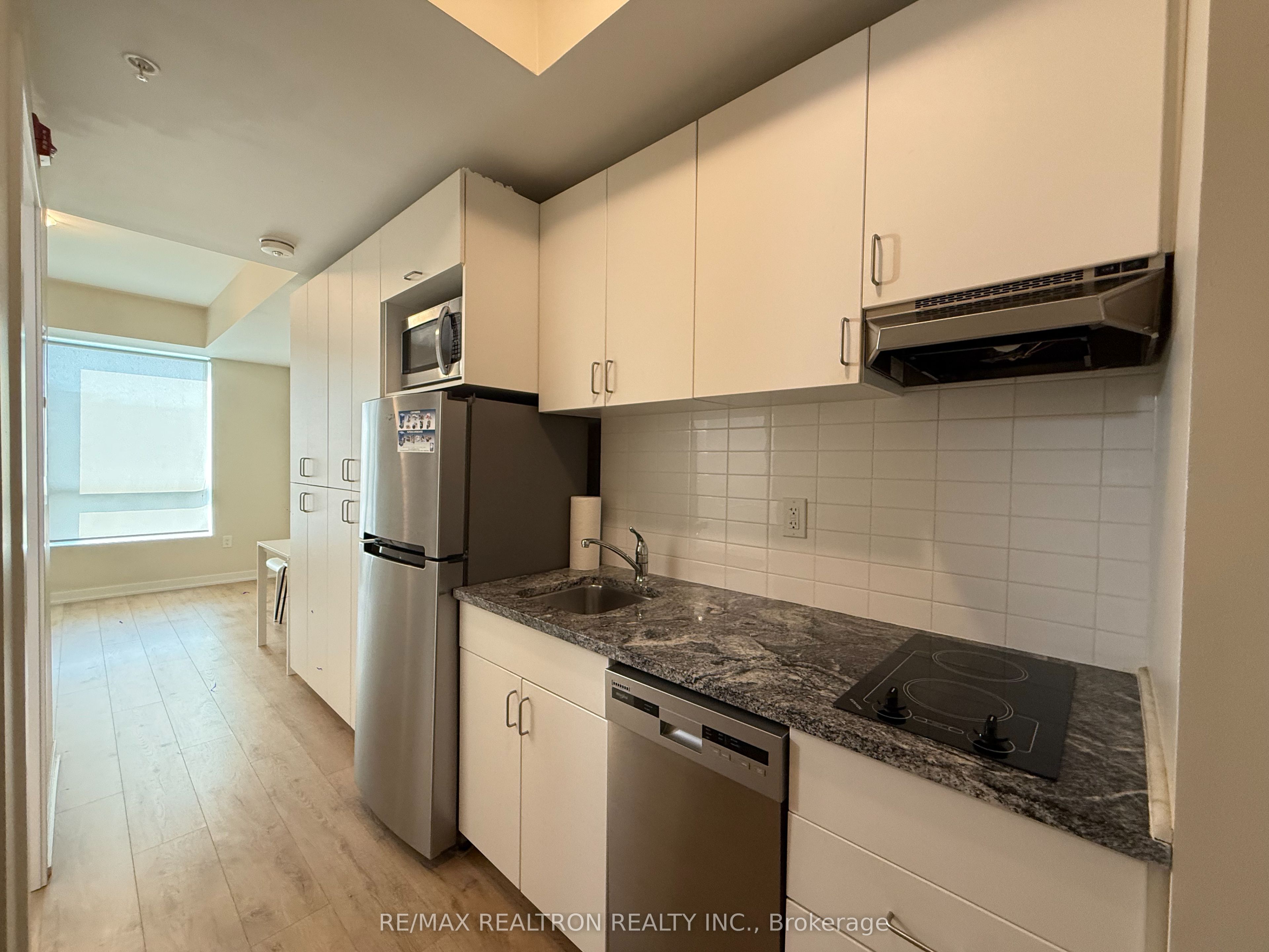 1800 Simcoe Street N 401