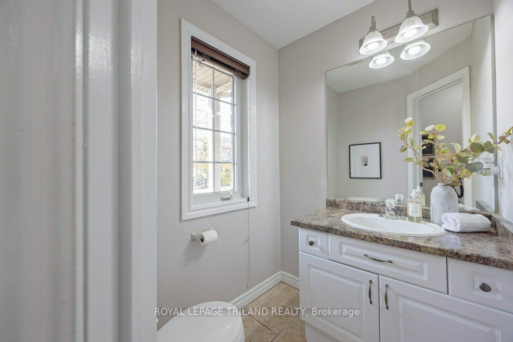 2089 Beaverbrook Avenue 8