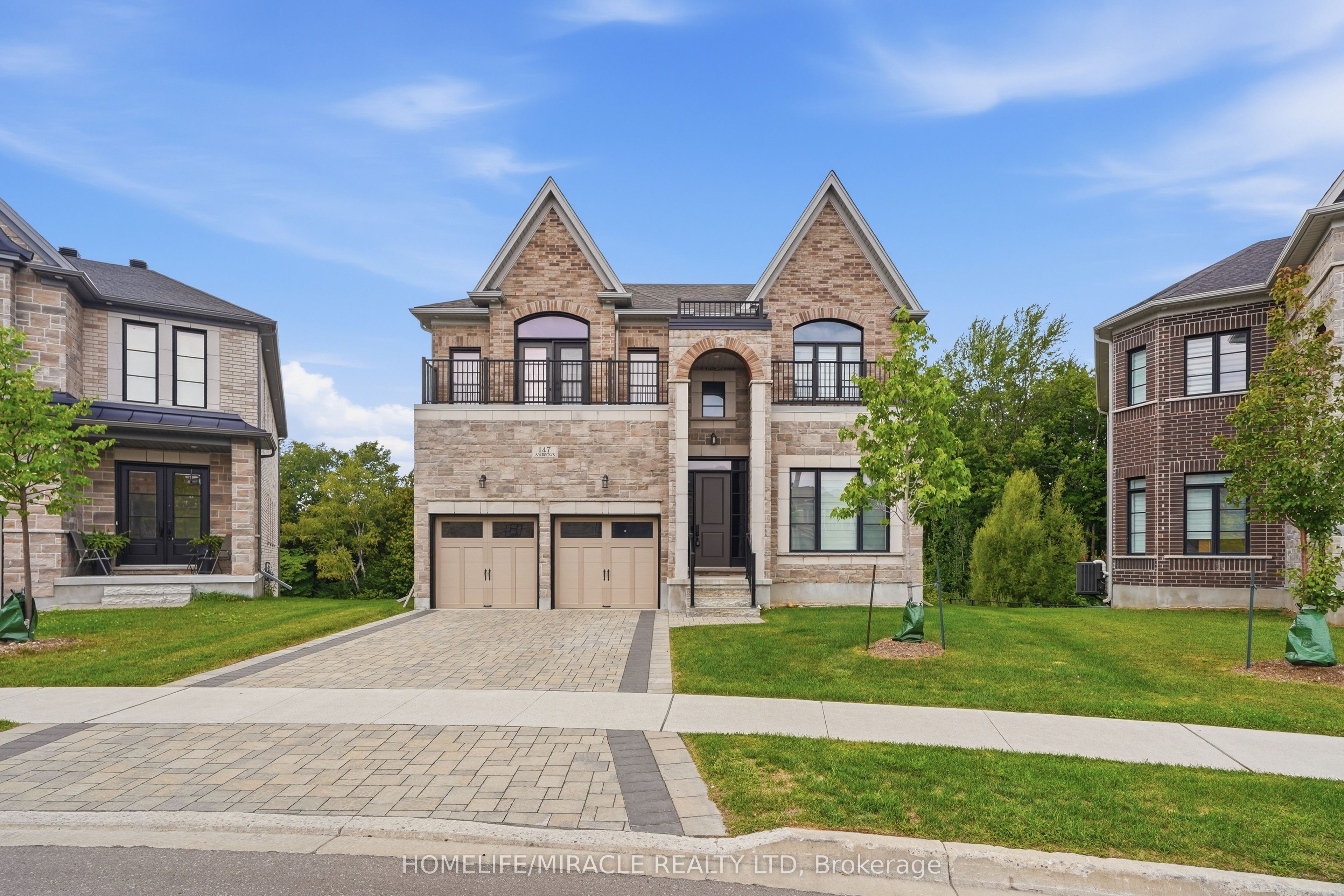 147 AMBROUS Crescent W