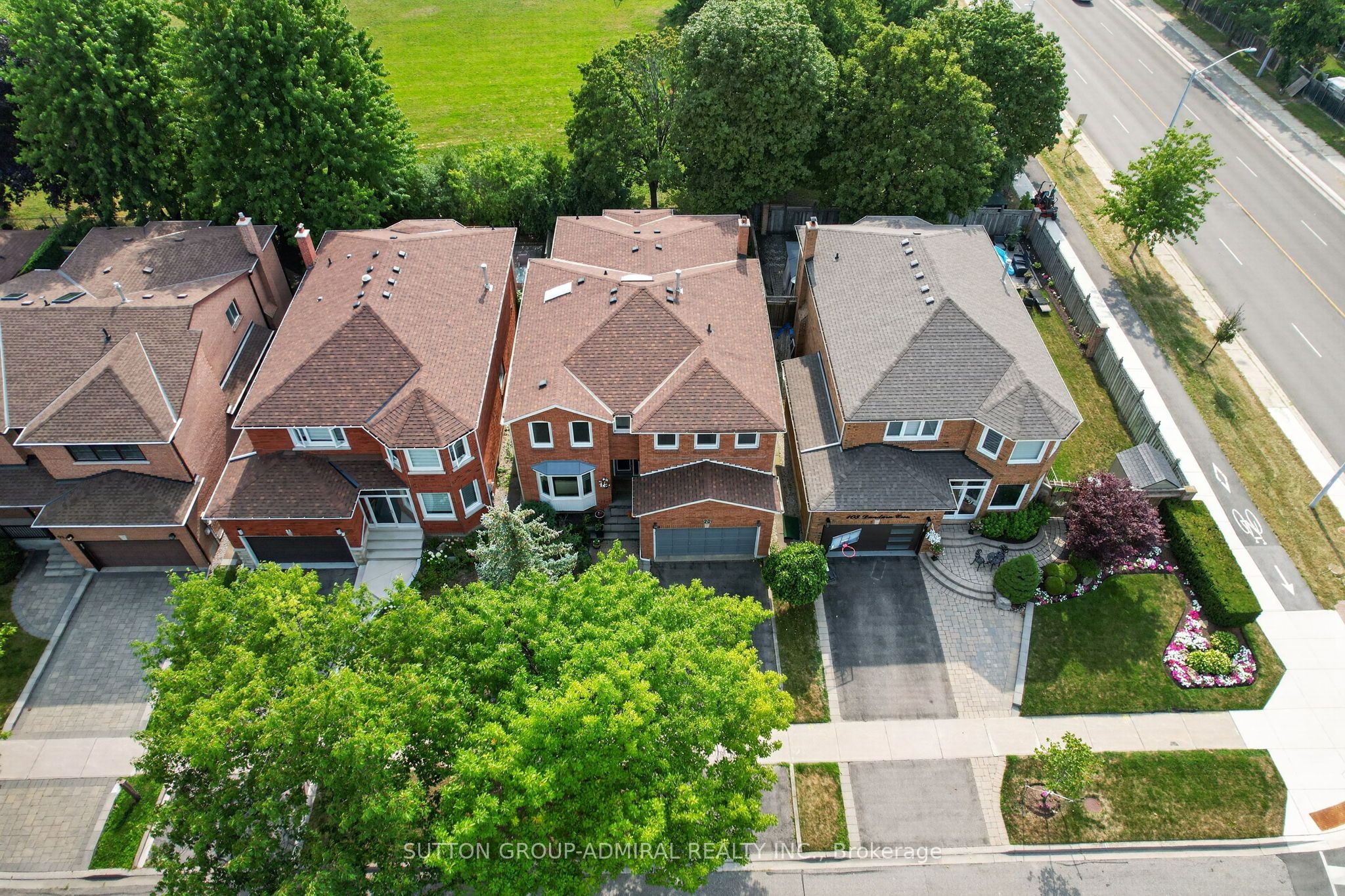 99 Dundurn Crescent