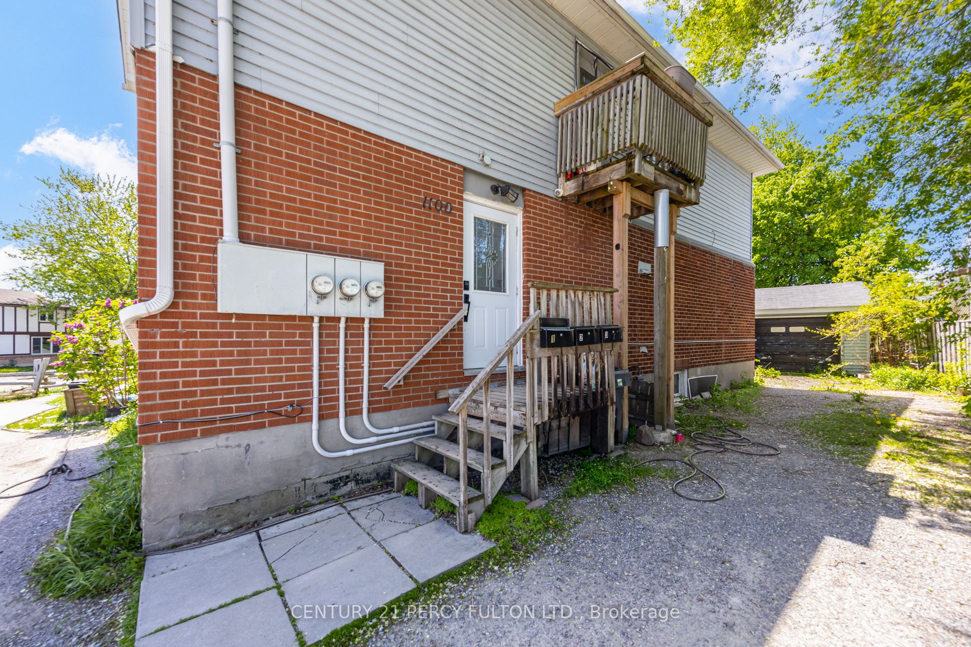 1100 Simcoe Street S