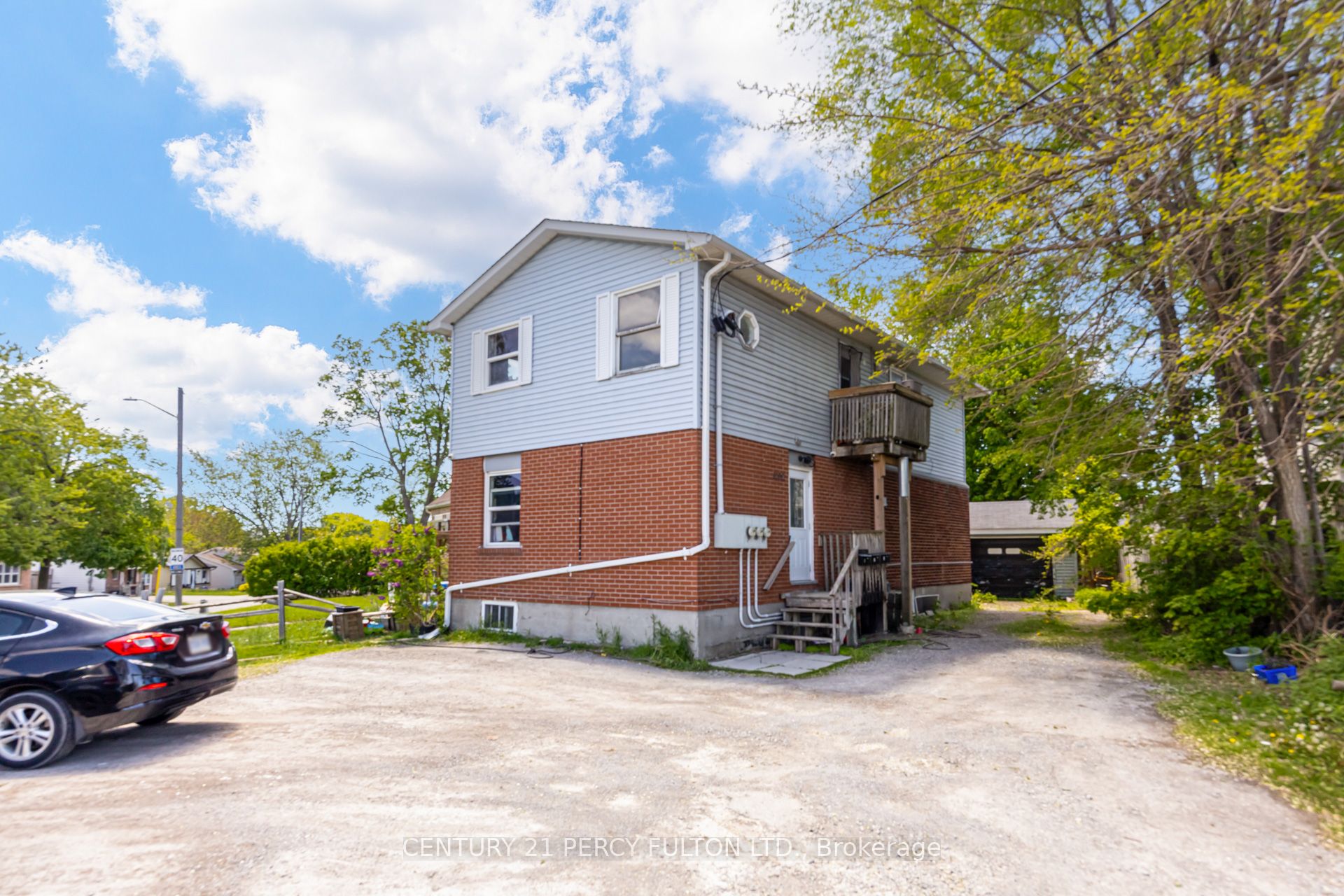 1100 Simcoe Street S