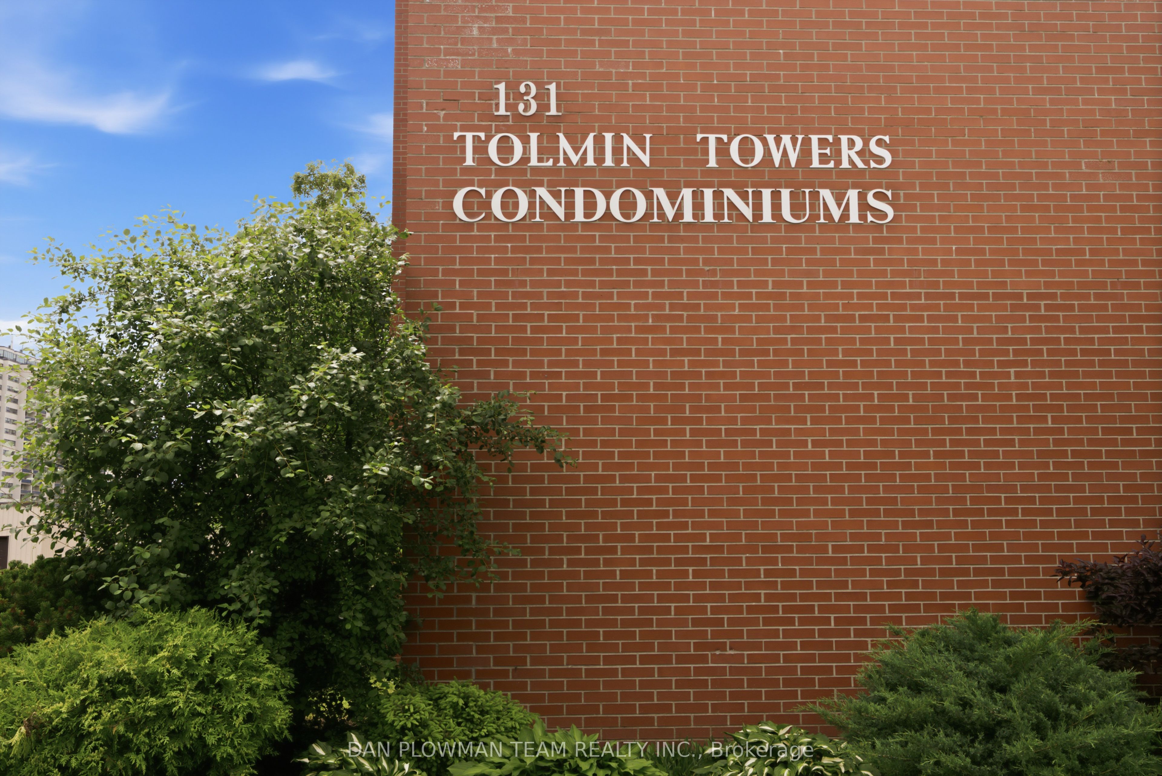 131 Taunton Road E 204