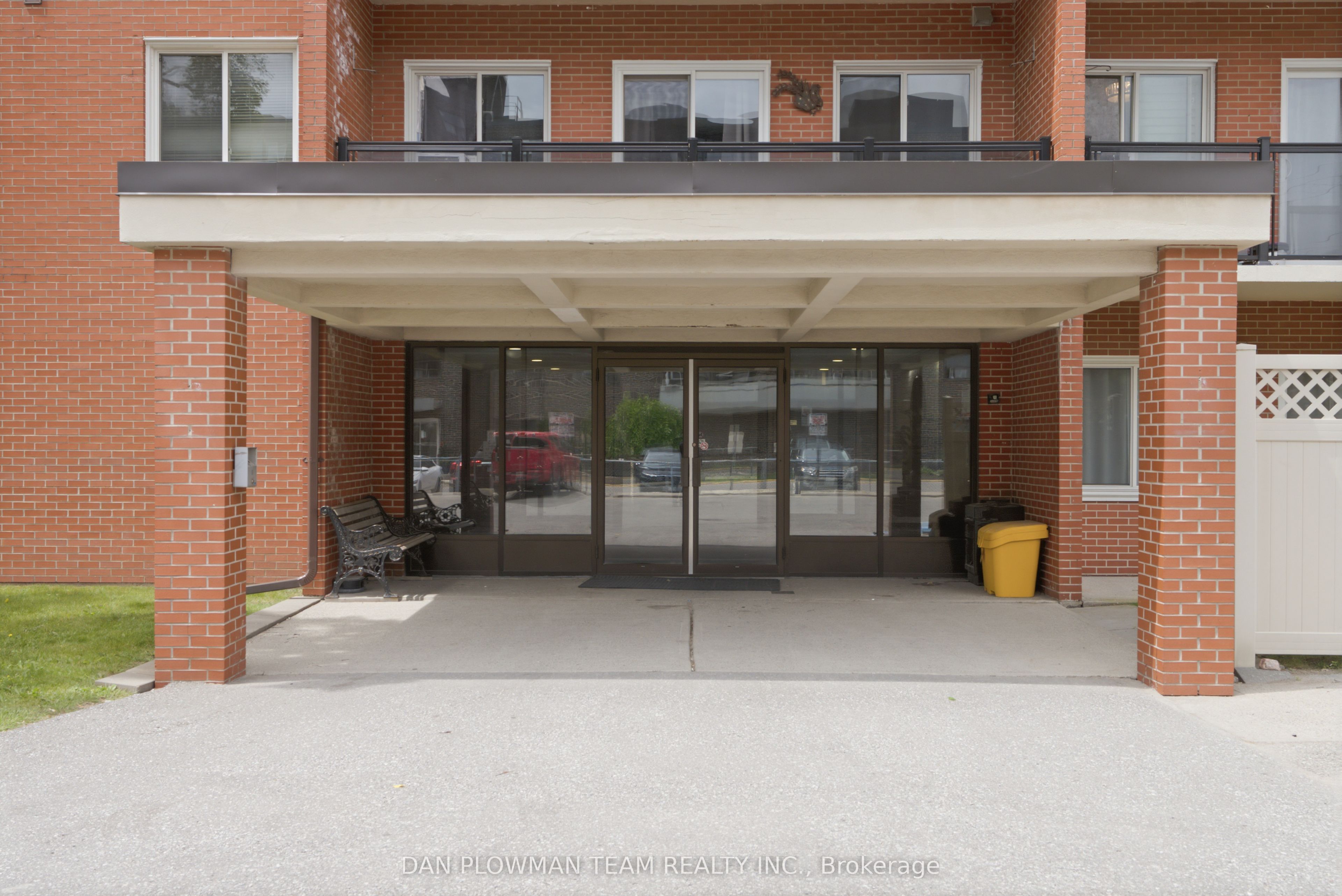 131 Taunton Road E 204