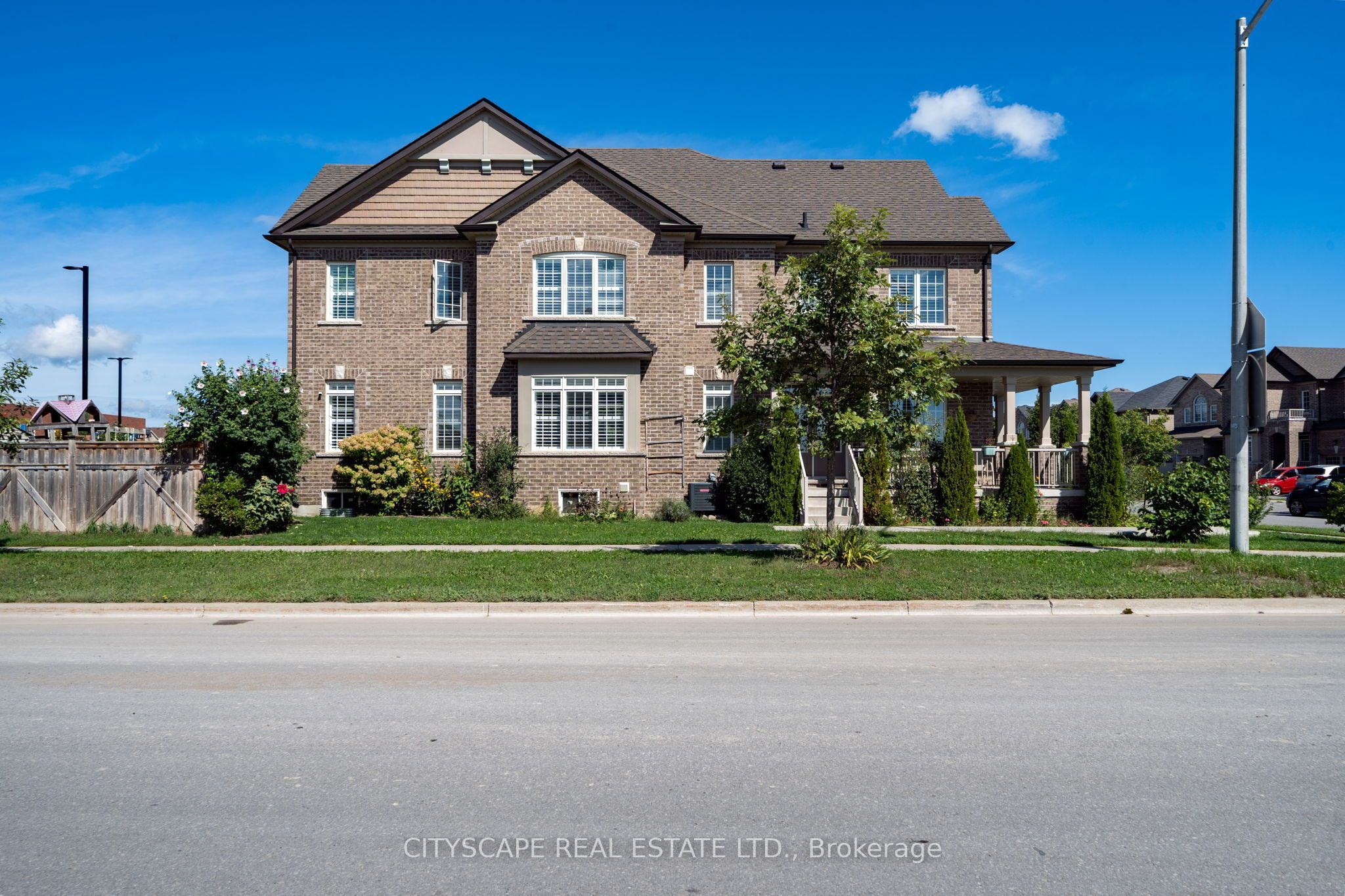 250 Crombie Street