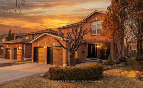 433 Lavas Road Newmarket ON L3Y 8H4