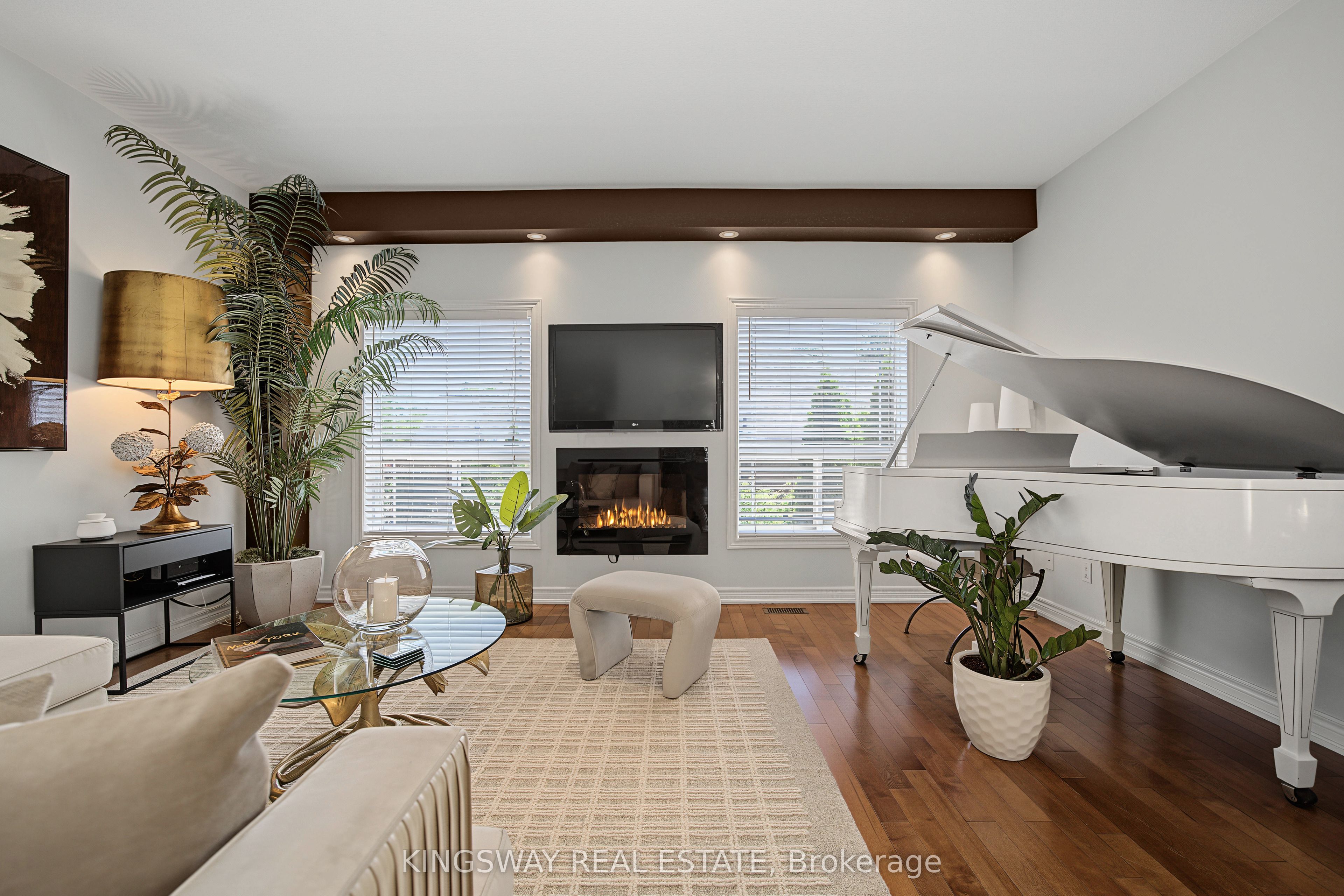 218 Plains Road E 11