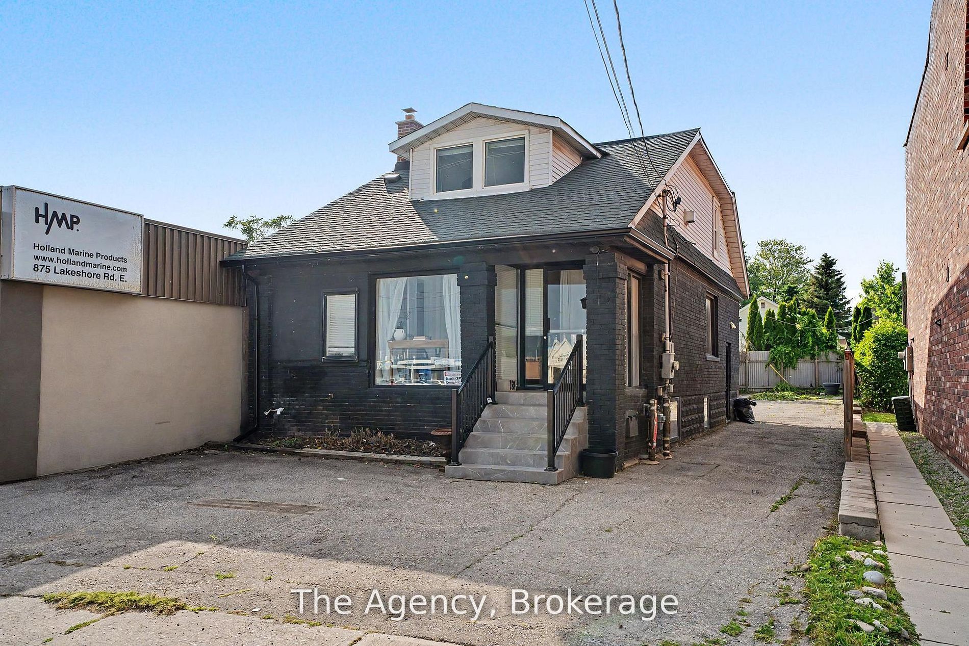 881 Lakeshore Road E