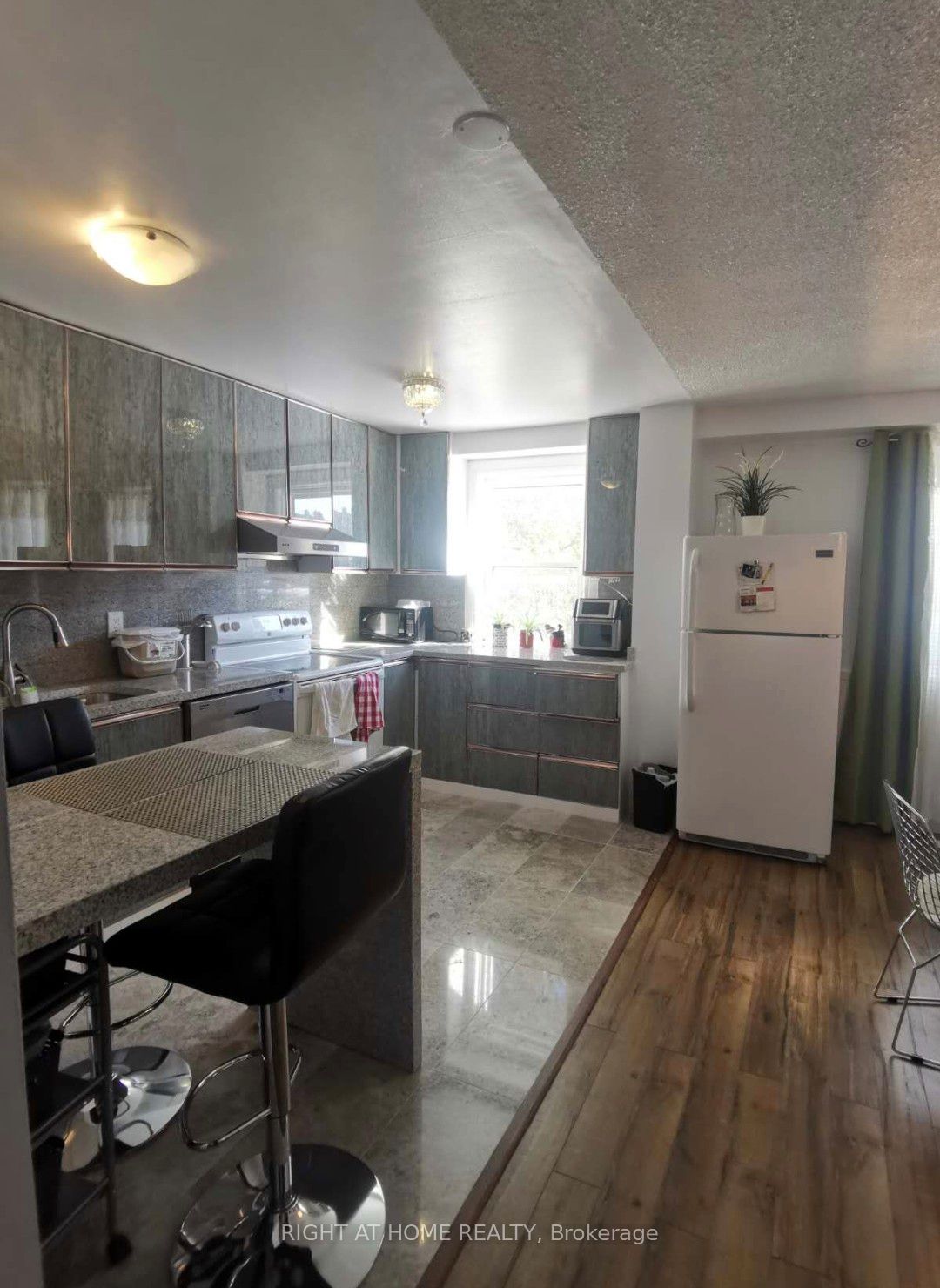 1974 John Street 164