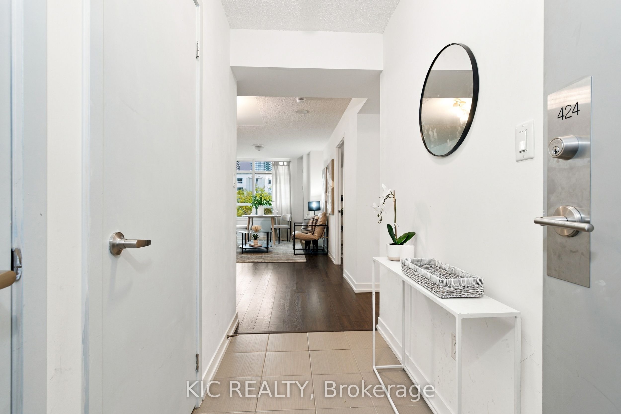 816 Lansdowne Avenue 424
