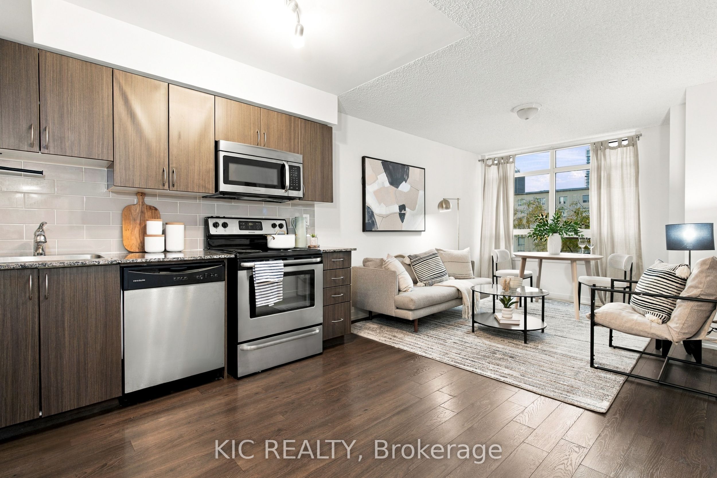 816 Lansdowne Avenue 424