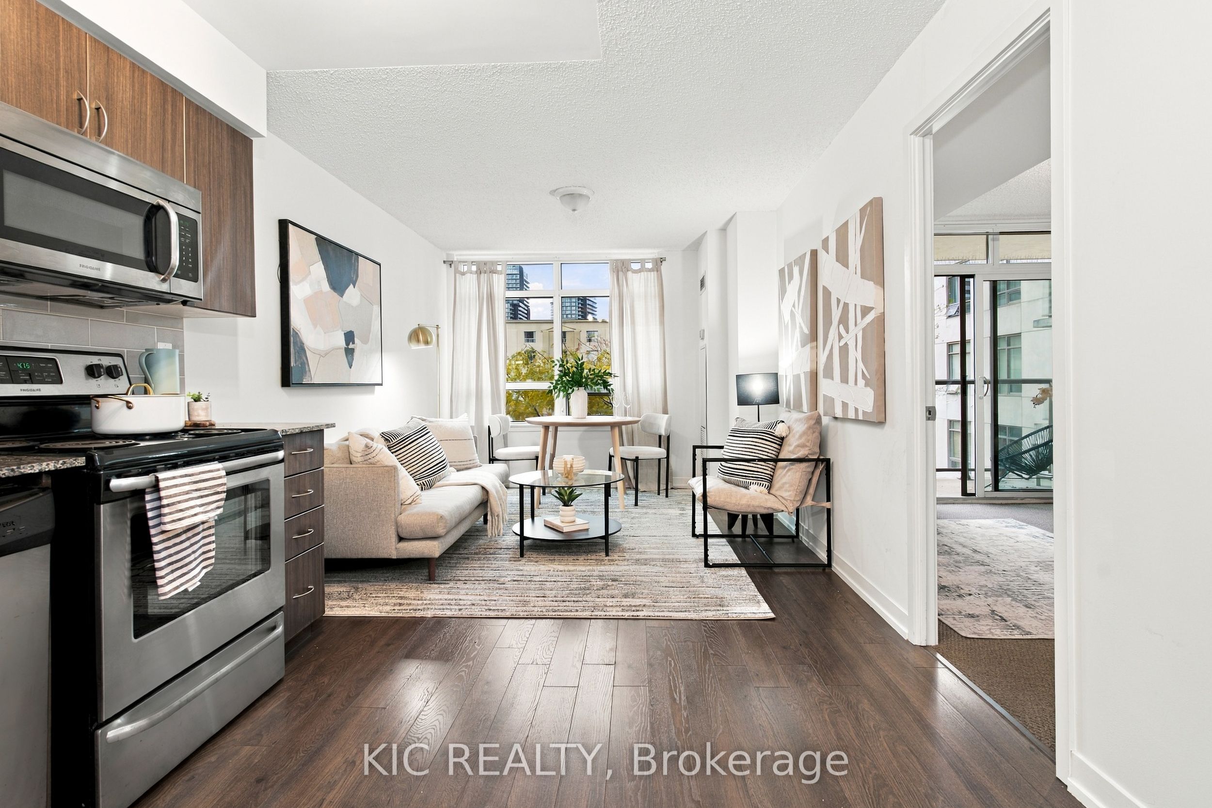 816 Lansdowne Avenue 424
