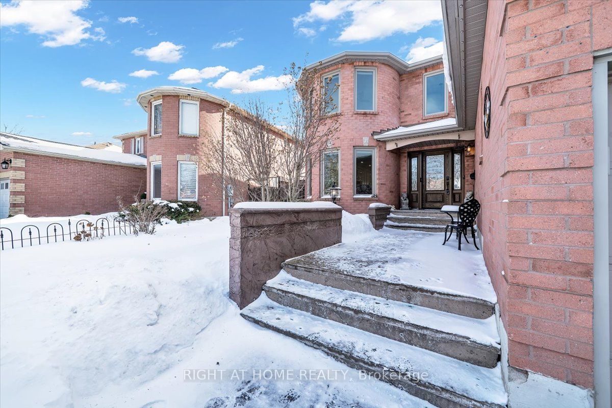 33 Willcocks Crescent