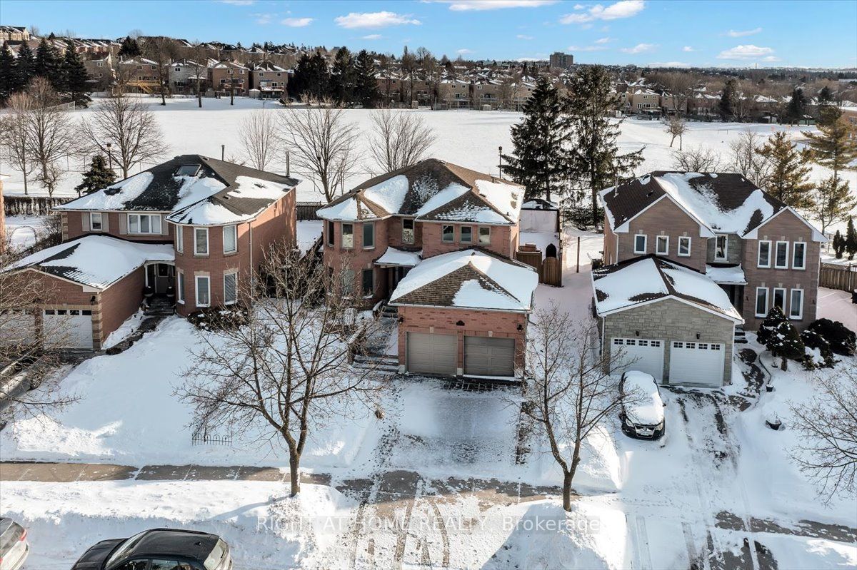 33 Willcocks Crescent